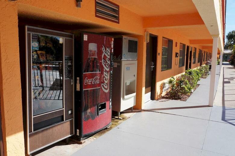 Hotel Super 8 Naples