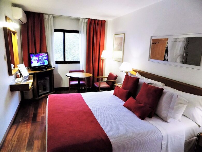 Hotel Balmoral Plaza