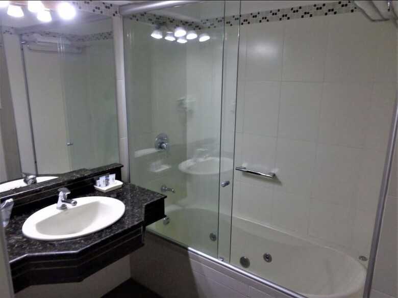 Hotel Balmoral Plaza