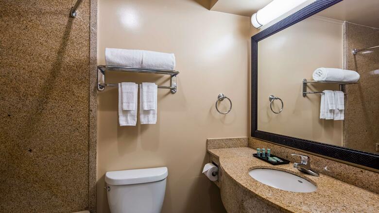Hotel Best Western Plus New Englander Motor Inn