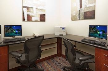 Holiday Inn Express Hotel & Suites Bakersfield Central