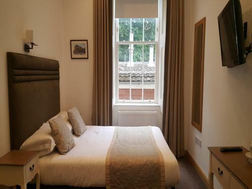 Pension Mclays Guest House