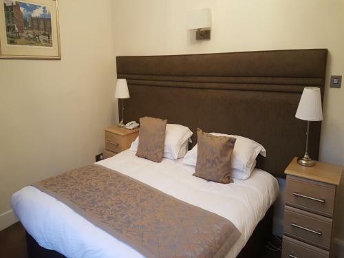 Pension Mclays Guest House