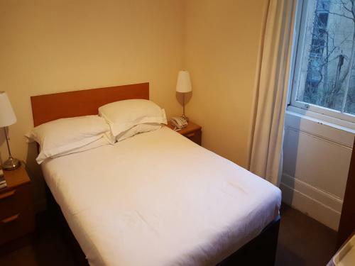 Pension Mclays Guest House