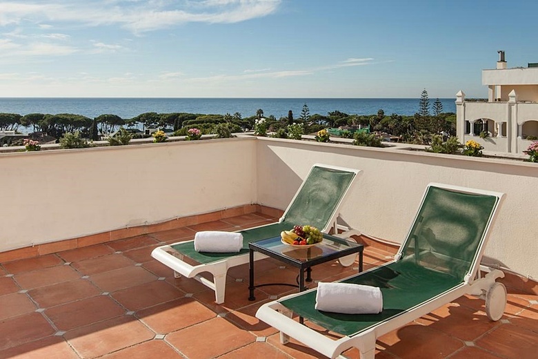 Aparthotel Guadalpin Suites
