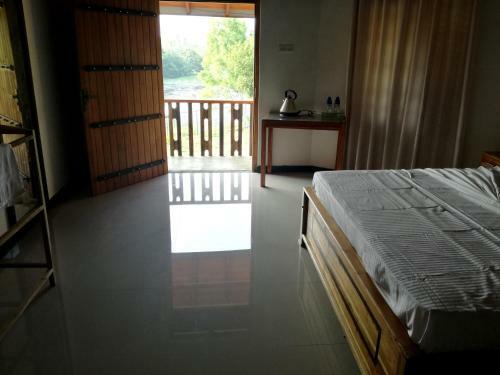 Hostal Lakdiv Lake Resort