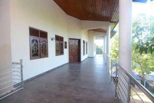 Nadee Inn Family Guest House