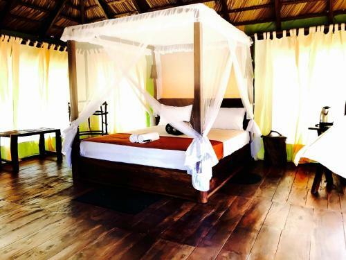Hotel Yala Lake View Cabanas