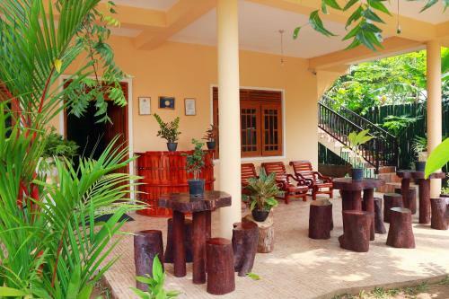 Sarath Home Stay And Safari