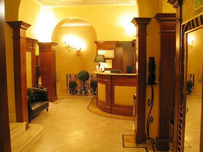 River Hotel