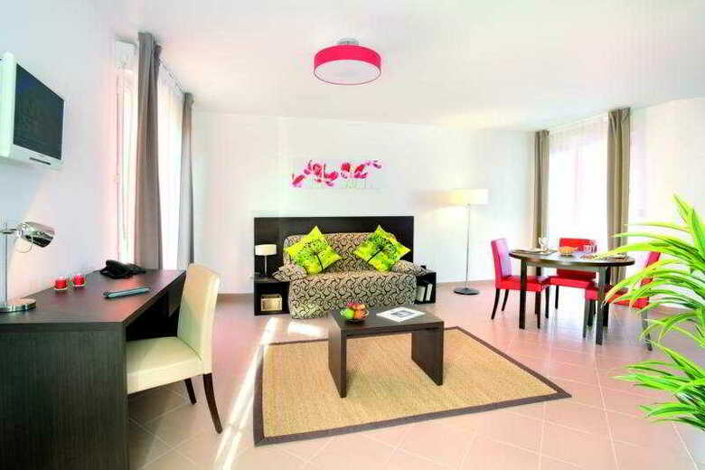 Hotel Park & Suites Village Bois D'arcy