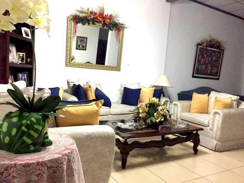 Beautiful & Spacious Terrace Room W/a Garden