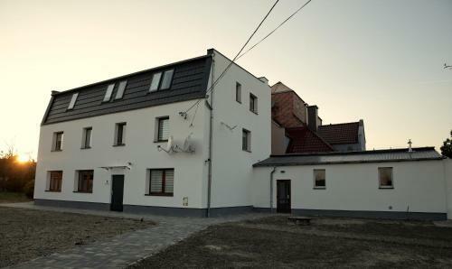 Happy Day Apartments