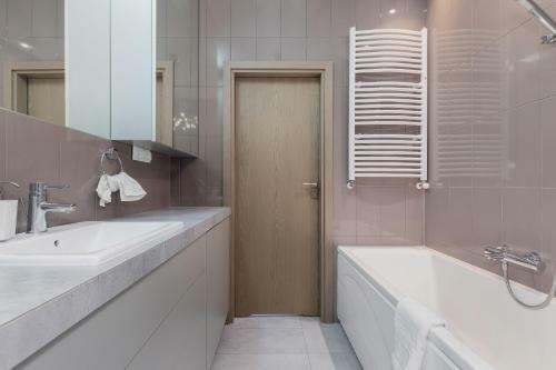 Modern Apartment In Pozna? D?browskiego