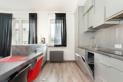 Modern Apartment In Pozna? D?browskiego
