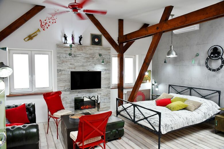 In The Attic Apartments