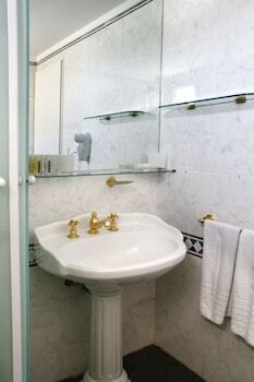 Hotel Nina Suites