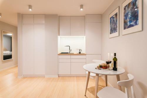 Q17 Apartments