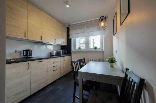 Rentplanet - Apartment With Mountain View