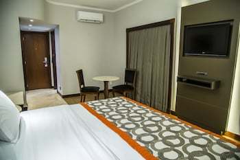 Plaza Shopping Hotel