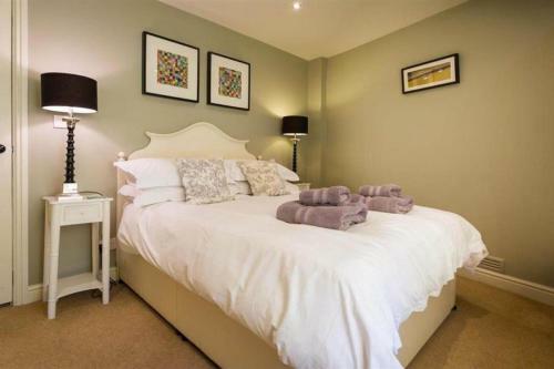 Lily Tarn Cottage