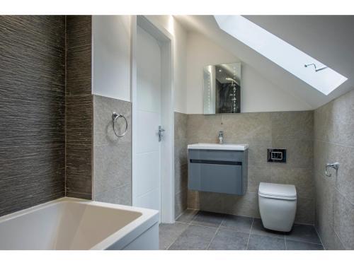 Apartamento Modern, Stunning And Elegant 2 Bedroom Apt For 4