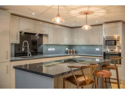 Apartamento Modern, Stunning And Elegant 2 Bedroom Apt For 4