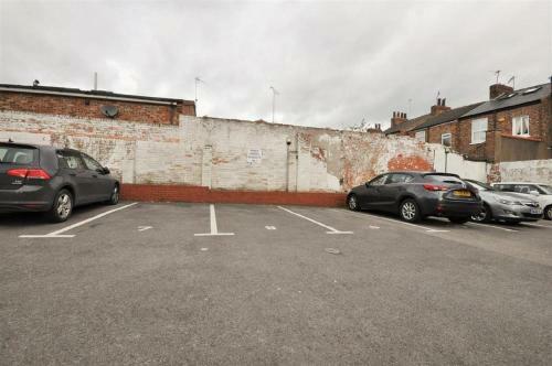 Monkbridge Mews Apartment