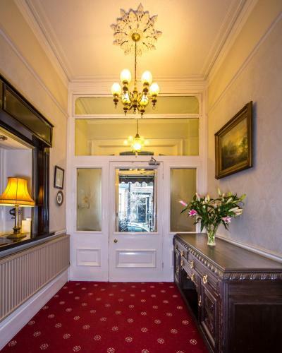 Hotel Alhambra Court