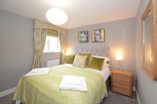 Apartamento Froghall Suites