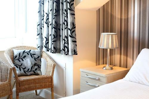 Hostal Riviera Guesthouse