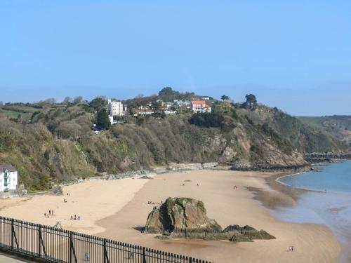2 Beachtop Court Apartments, Tenby