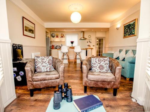 2 Beachtop Court Apartments, Tenby
