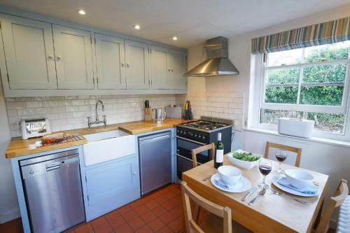 1 South Cottages With Guest Wing