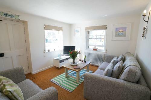 1 South Cottages With Guest Wing