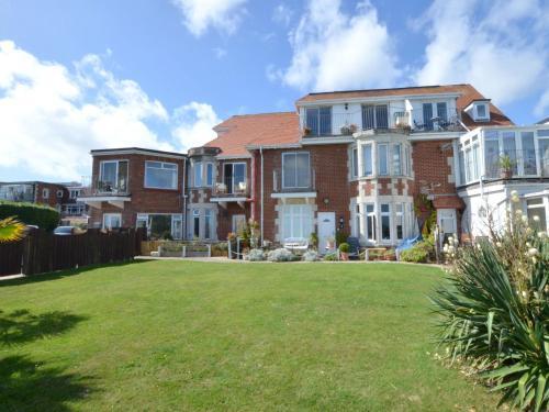 Cozy Holiday Home In Swanage With Balcony