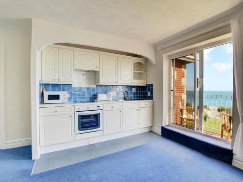 Cozy Holiday Home In Swanage With Balcony