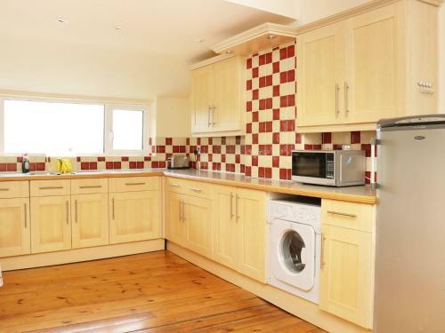 44 Heathcliff Cottage, Swansea