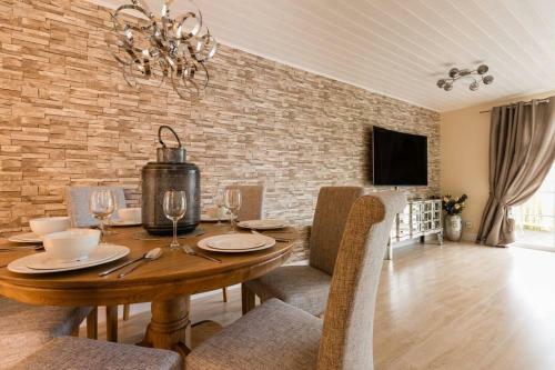 Villa Luxury 3 Bed Home By The Lake