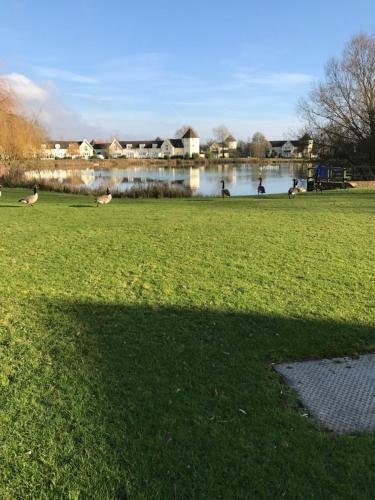 Villa Luxury 3 Bed Home By The Lake