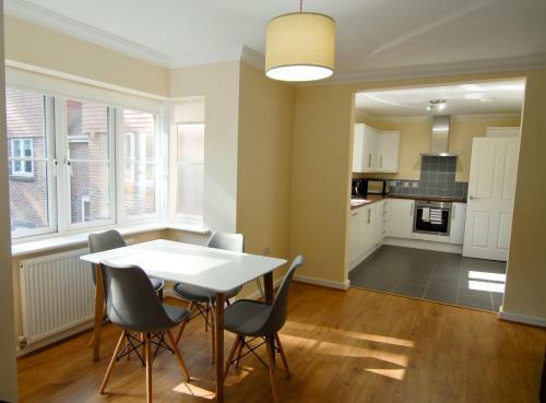 Room And Roof Southampton Serviced Apartments