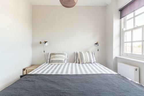 Shades Of Grey - 2 Bed Apartment