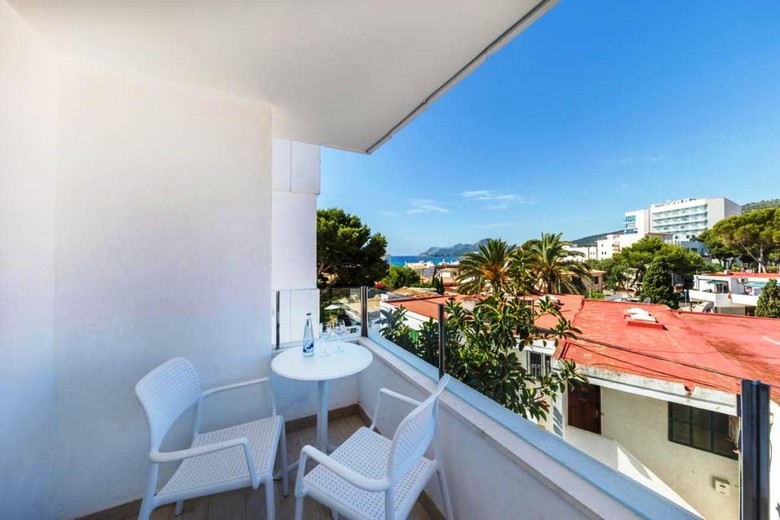 Hotel Triton Beach