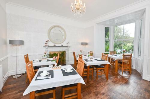 Hostal Elmsdale Guest House