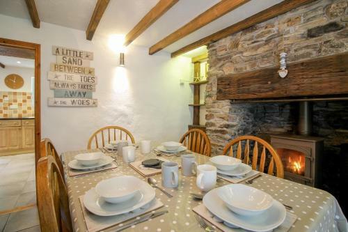 Hollowtree Cottage