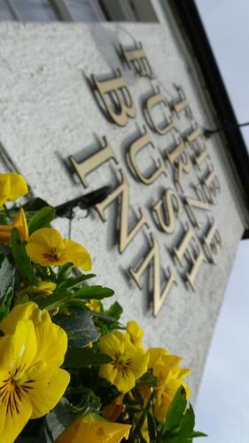Hotel The Furze Bush Inn