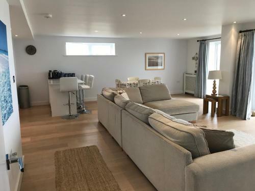 6 Ocean Gate Apartment