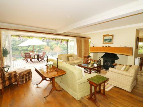 Elphinstone, Newton Ferrers
