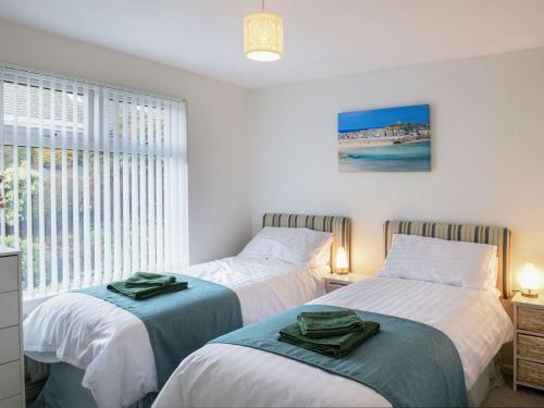 Betty's Place, Looe