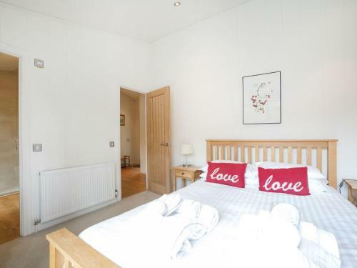 6 Water's Edge, Looe